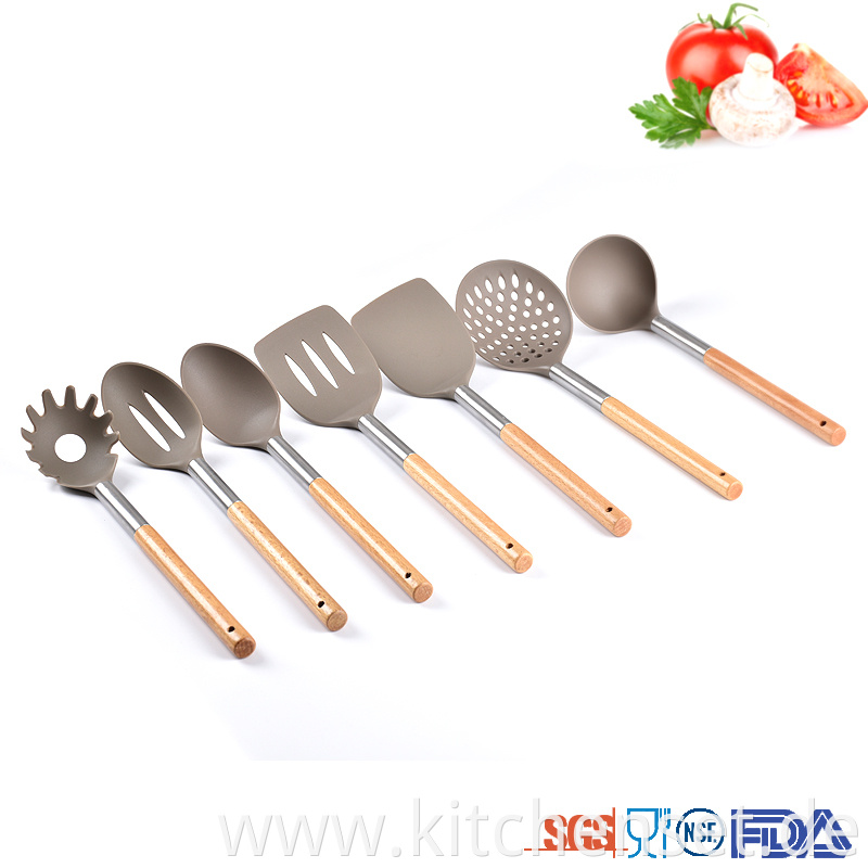 Cooking Utensil with Natural Wood